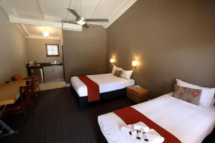Rose & Crown Hotel Perth Bagian luar foto